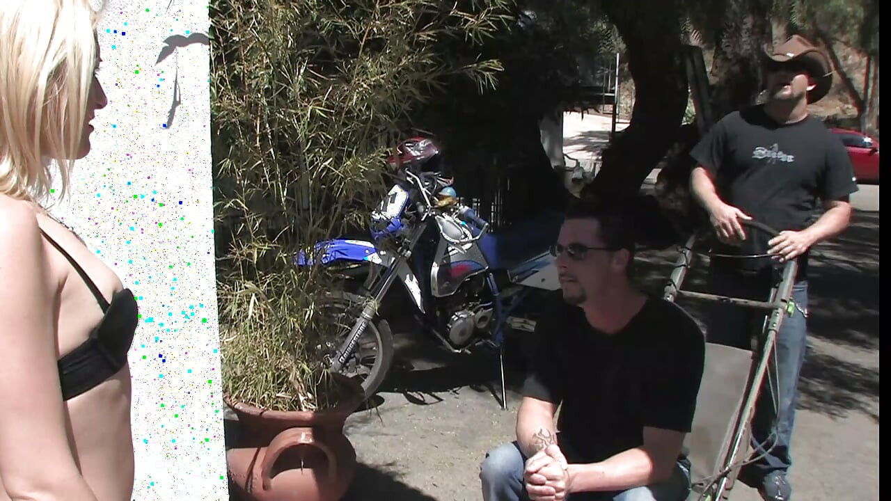 Outdoor deepthroat for hot blonde slut