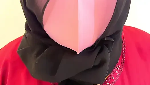 Meniduri ibu mertua muslim gemuk dengan burqa merah & jilbab (bagian-2)