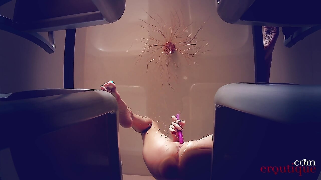 Katya Clover - mi mesa de chorros (en primer plano)