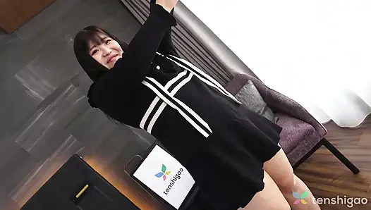 Madoka watanabe porno yıldızı olmak isteyen bir market çalışanı