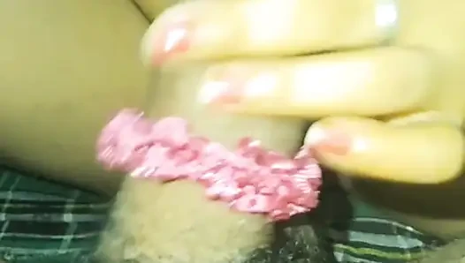 Desi priya yenge ayakla muamele ve blojob elle muamele vum ağzına alıyor