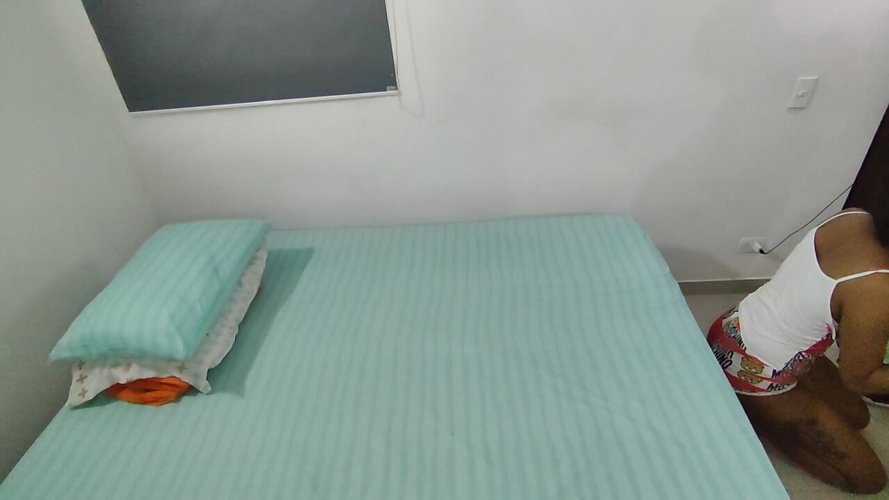 莫羅查哥倫比亞人在佩雷拉喝鄰居的奶