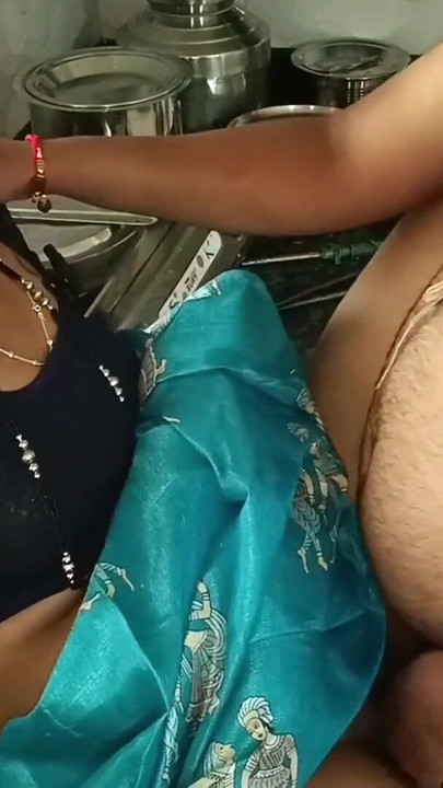 Mesti lihat detik dari "Pembantu rumah Desi India Kavita Berkongkek dengan Houseowner Tatya di dapur, menjilat pepek, menjilat pantat,"