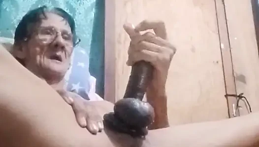 Yalnız kadın yine mastürbasyon yapıyor