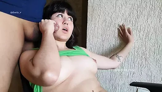 Bela puta precisa hidratar sua pele e peitos