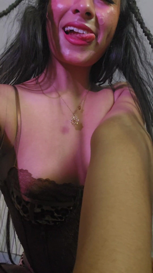 My precious ones, I'm back, remember that this week I have some very special shows for you so I'm waiting for you now!