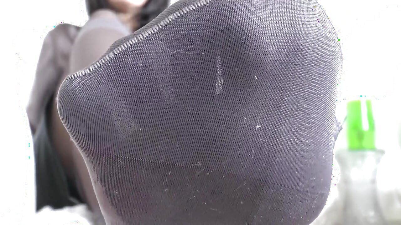 Strict Foot-sniffing Training in May! Part 2, Lady Victoria Valente