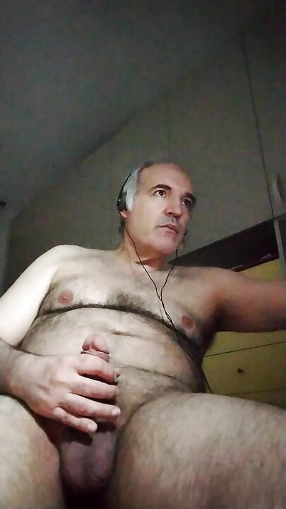 Drkala sam svoj kurac dva sata, napokon sam svršila