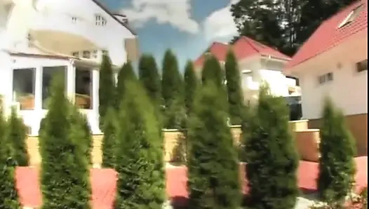 Внутренний на улице с великолепной Clara G - в видео от первого лица