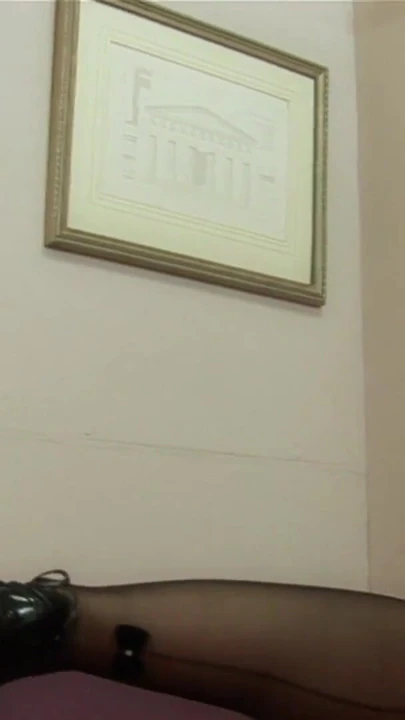 Must-see okamžik od "Nadržená sekretářka jezdí na připínáku blonďaté holky v kanceláři"