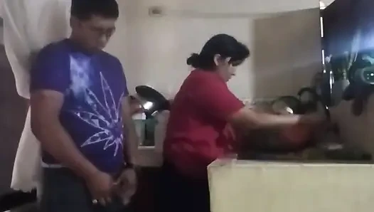 Ngentot pembantuku di dapur waktu istriku lagi di ruang tamu