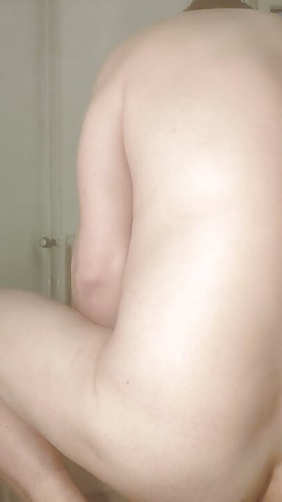I fuck myself 30 min with different dildos!
