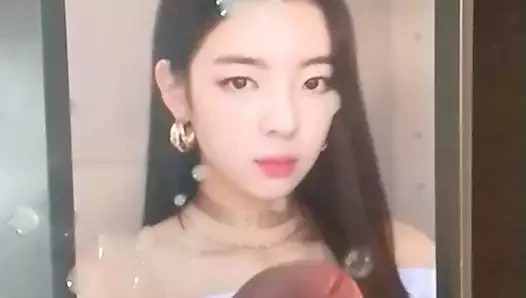 Lia boşalıyor