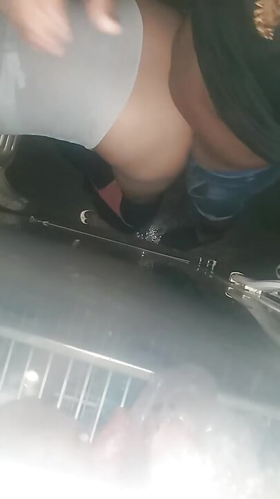 Samael włożył swojego penisa w tyłek Evy, aż wszedł do środka