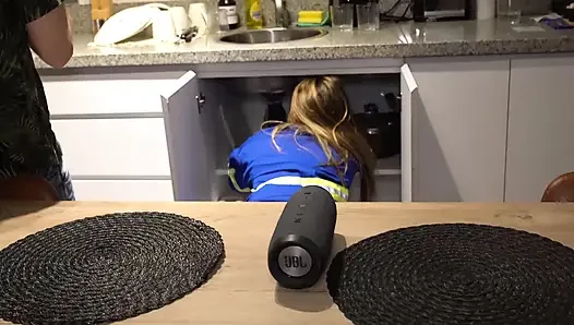 I called the plumber and this BEAUTIFUL WOMAN came: I couldn't help but fuck her so hard