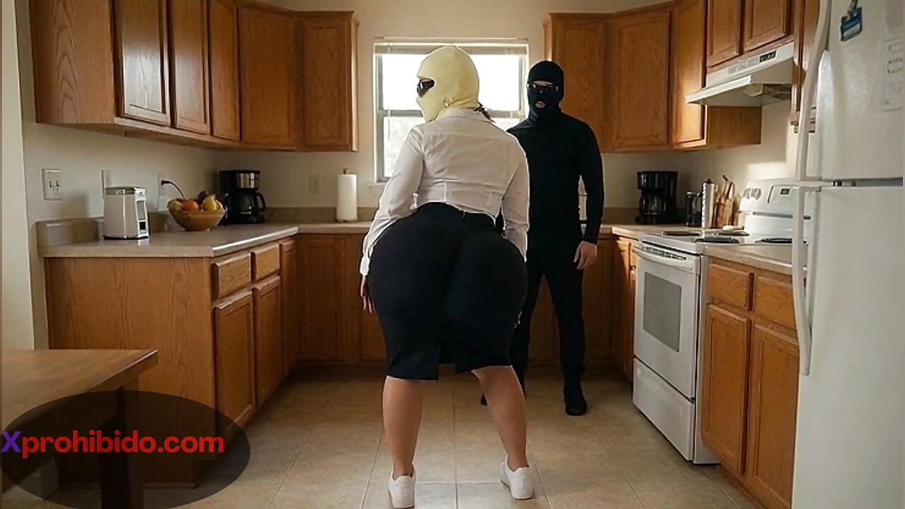 Minha sogra sexy movendo sua bunda enorme
