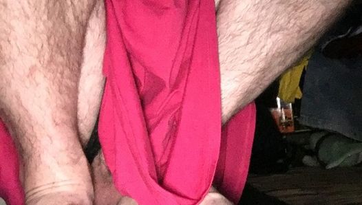 Sissy sexy in un vestito rosso