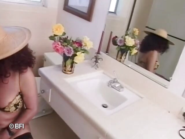 Stockinged gilf rubs her hairy cunt