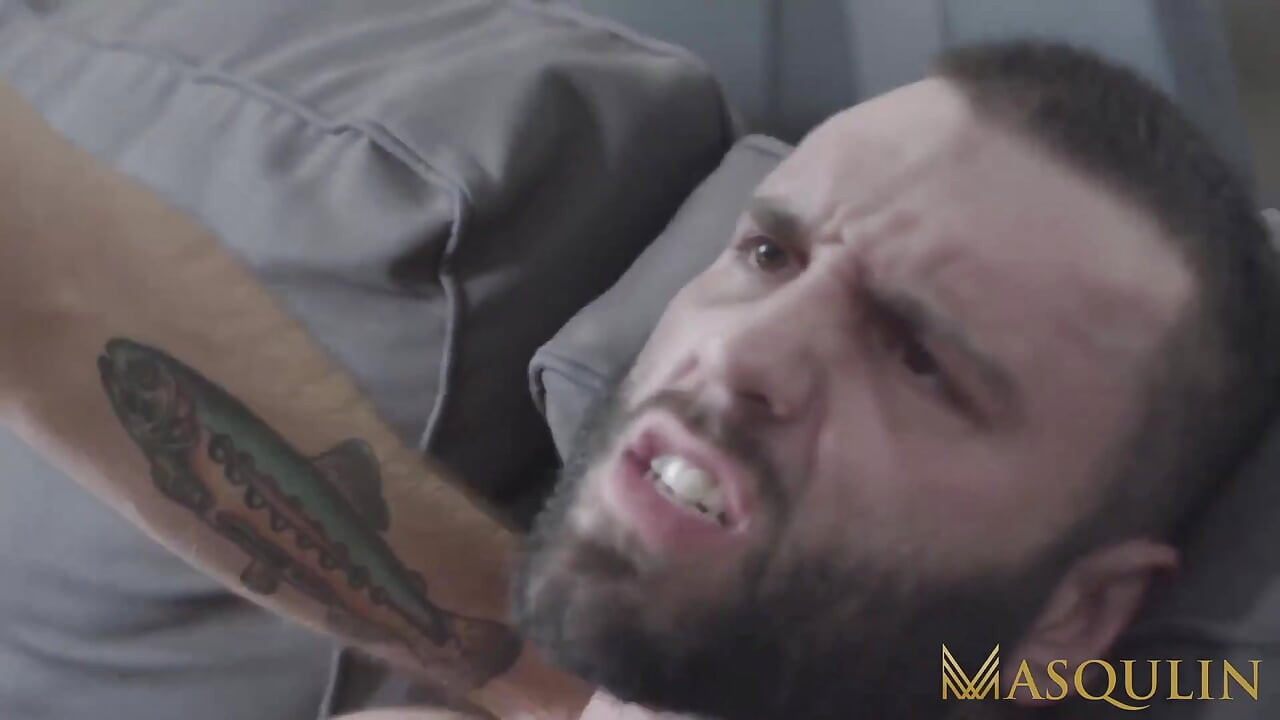 MASQULIN - Bearded hunk Markus Kage barebacks Jeremy London