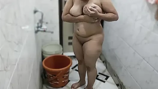 Home Made MMS Video in a Loud Campaign in a Naked Shower