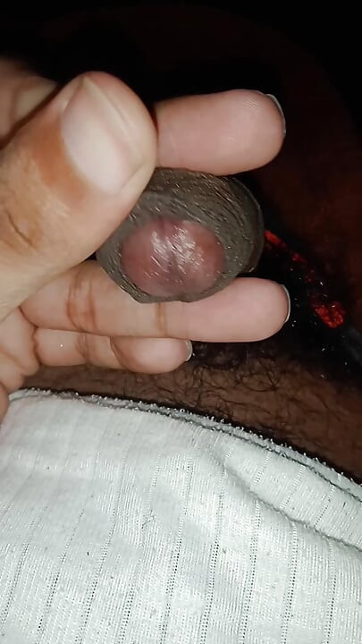 Pula neagră masturbându-se cu păr lung