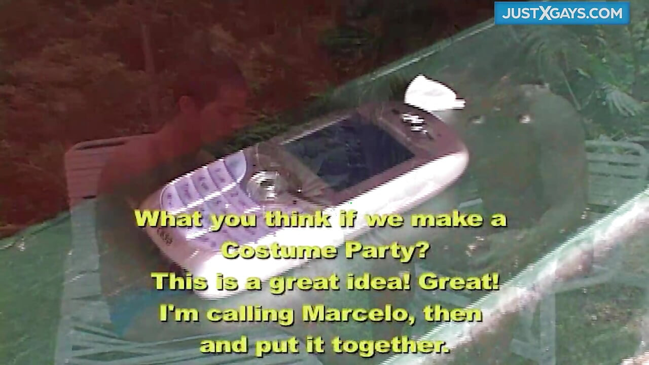 トムは肛門によって彼の元ボーイフレンドの巨大なコックを犯した