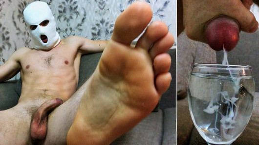 Un homme dominant vous baise avec des mots cochons et jouit pour vous dans un verre d'eau! fétichisme des pieds