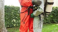 Экшн с химическим резиновым костюмом Hazmat