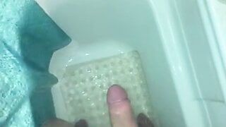 Batti il mio cazzo nella doccia