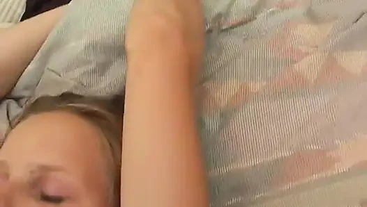 Harika yaraklı ateşli sevimli zenci adam bir güzelle sikişiyor