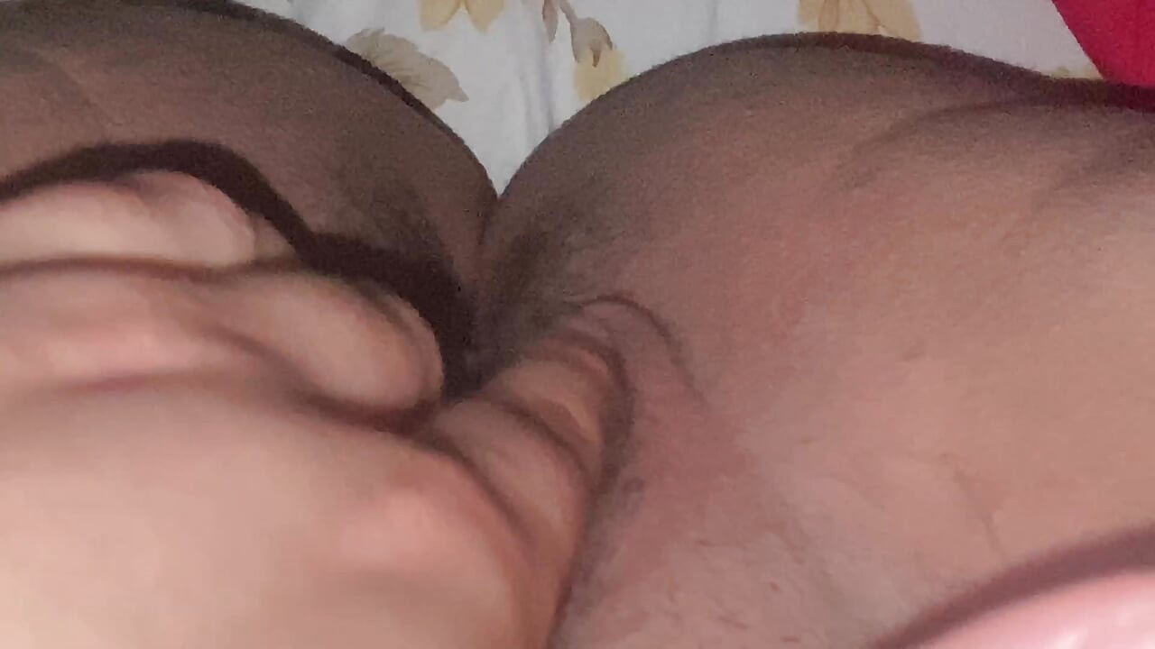 POV Argentina en su Habitación - Fingering Intenso y Gemidos Reales de Noc