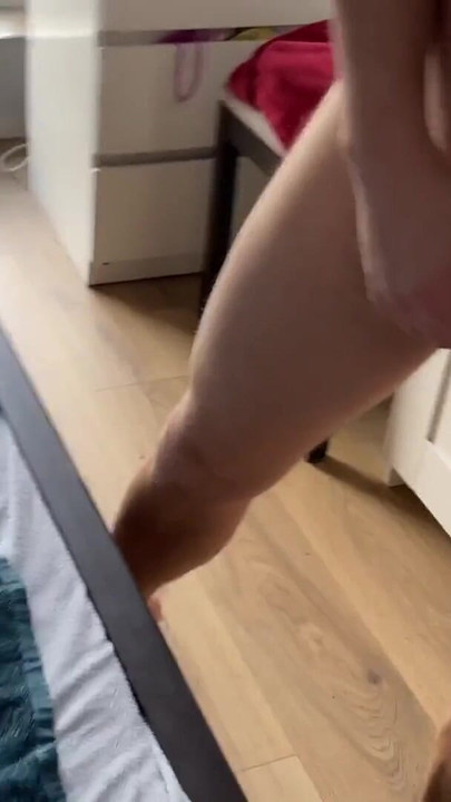 “当我玩弄我的娃娃并想要操我时，我愚蠢的继妹监视我！”的情感时刻！第1部分”