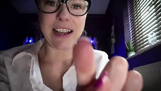 Giantess POV: Kamu Terlalu Kecil Untuk Bertahan Hidup