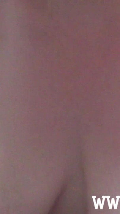 Památný okamžik z "Nedbalý POV kouření deepthroat s velkými prsy Karla Rose"