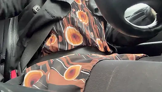 Элегантная мачеха ездит в офис в колготках и красивом платье