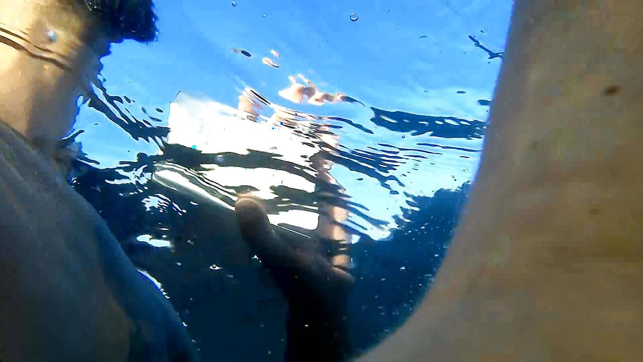 Luna sucks her mouthpiece underwater before getting fucked
