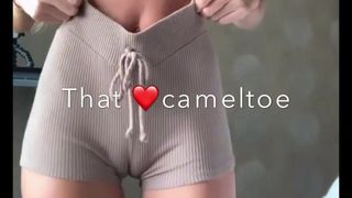 Camel Toe, udo, szczelina na udzie, ciasne szorty, duże wargi cipki,