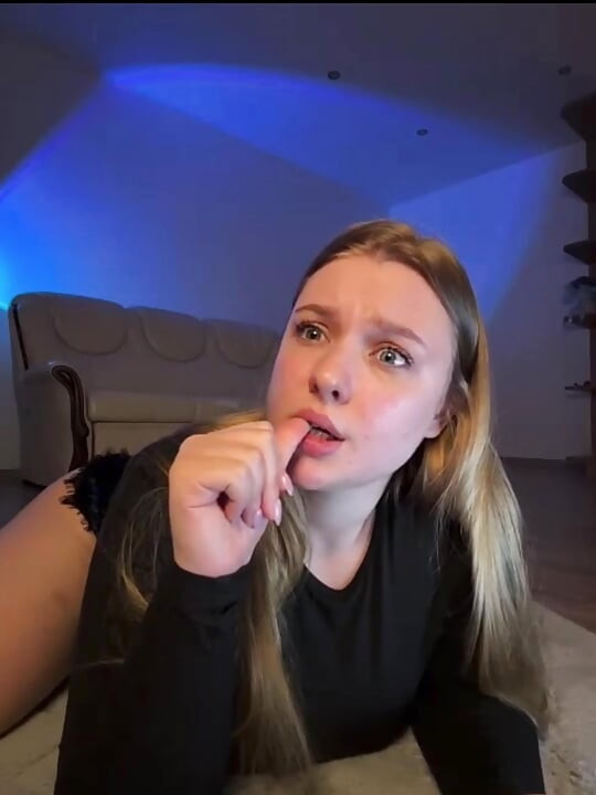 Une pipe baveuse avec Jucielussie et une baise en gros plan