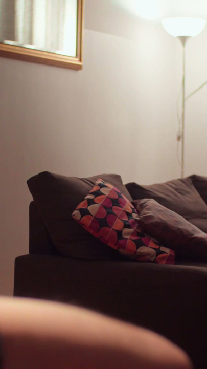 Ver a mi novia follarse a mi amigo es una de las cosas más calientes | Clip 1