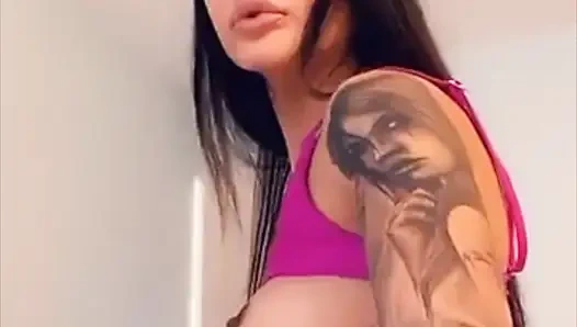 Lela star lagi asik masturbasi memeknya setelah memijat lubang pantatnya sambil ngomong jorok