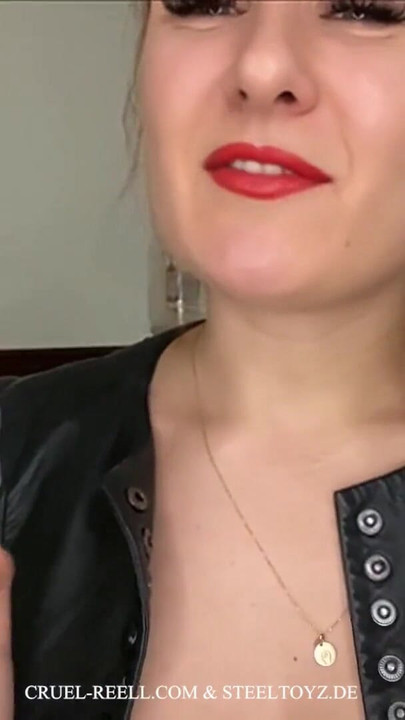 Epický okamžik z "Master Your Chastity: A Glimpse into Cruel Reell's World s Steeltoyz powered by ai v angličtině"