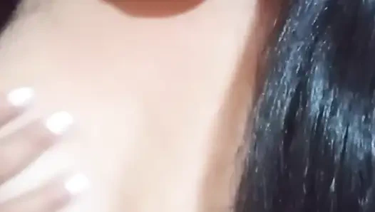 Ich werde dir meine geile Geschichte in der Sauna mit meinem Freund erzählen, Scissoring und lesbischen Sex engagieren.