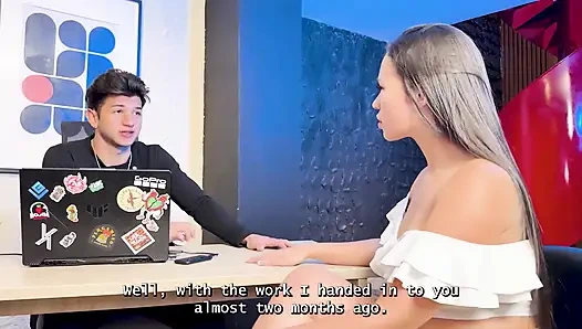 Красивая брюнетка с идеальной попой катается на огромном члене своего начальника!