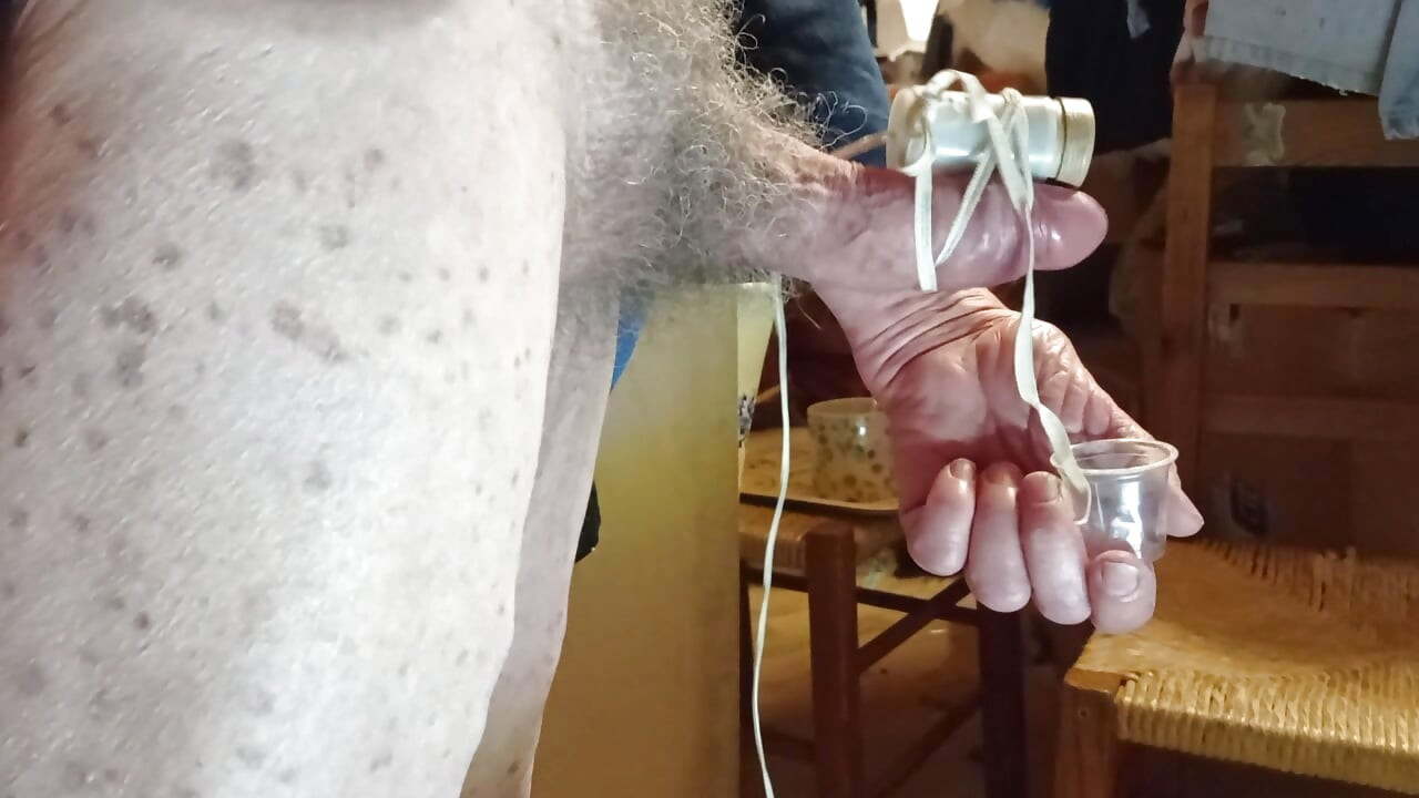 Eşcinsel olgun vibratörle boşalma, ağır çekim videosu ve zaman aşımı videosu.
