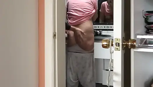 Tonton aku menggoda istriku di kamar mandi