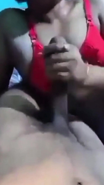 desi-mädchen lutscht schwanz und gibt blowjob | Clip 1