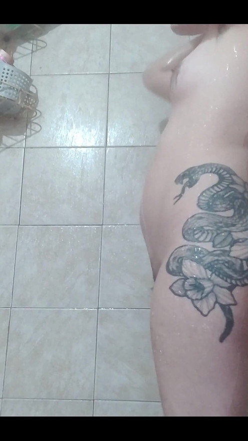 Wash My Hair While My Ass Is in Focus