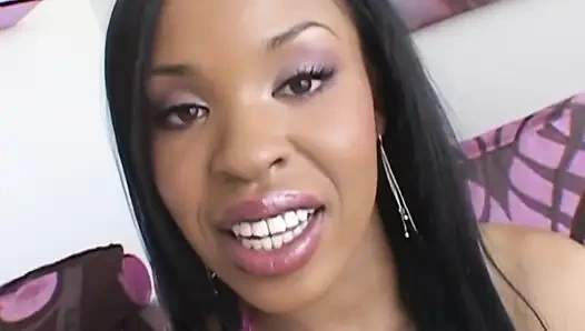 Cewek sange ini pertama kali dientot habis-habisan sama kontol besar