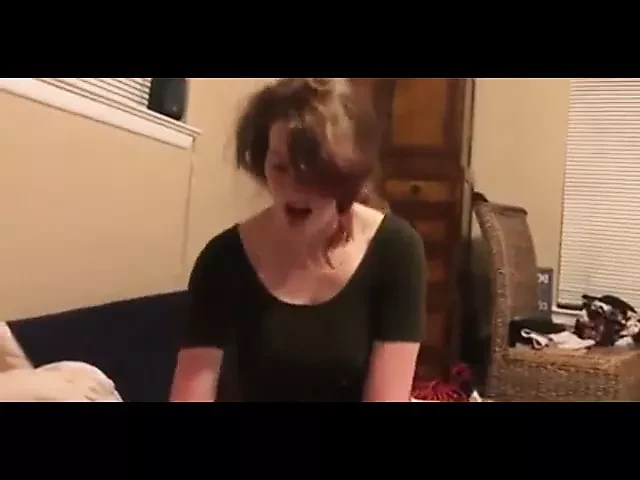 年轻的热辣人妻操她的第一个大黑鸡巴