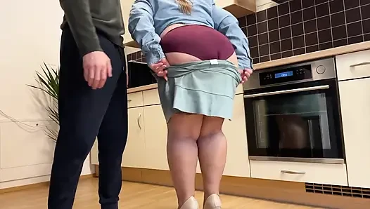 Visiting my gorgeous stepmom and her gorgeous ass